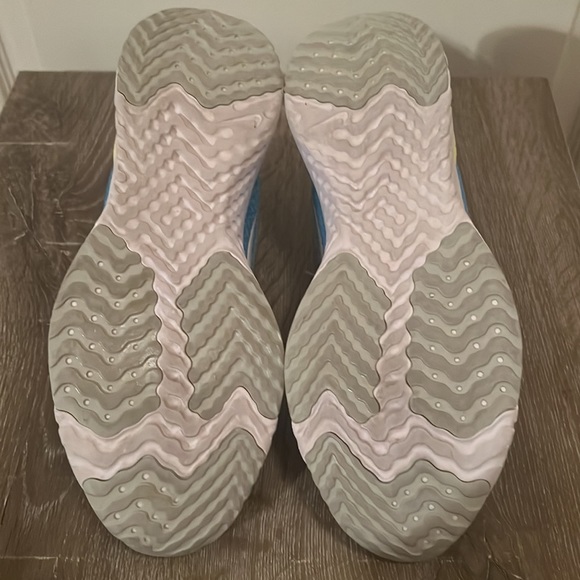 NIKE ODYSSEY REACT size 8.5 • EUC LIKE NEW - Picture 5 of 9